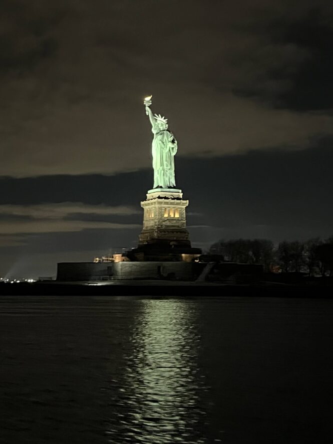 Statue de la liberté de nuit
